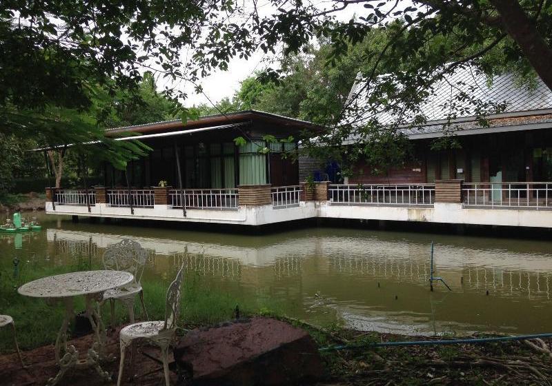 ホテル Young Coconut Garden Home Resort