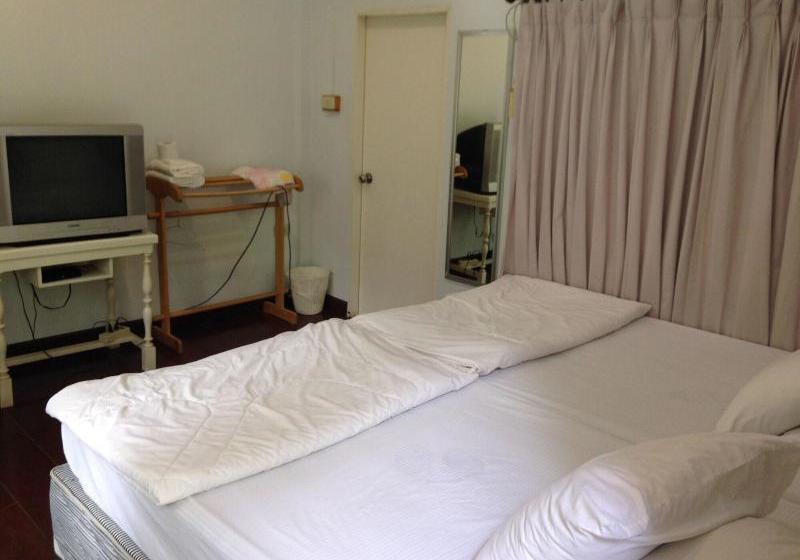 ホテル Young Coconut Garden Home Resort