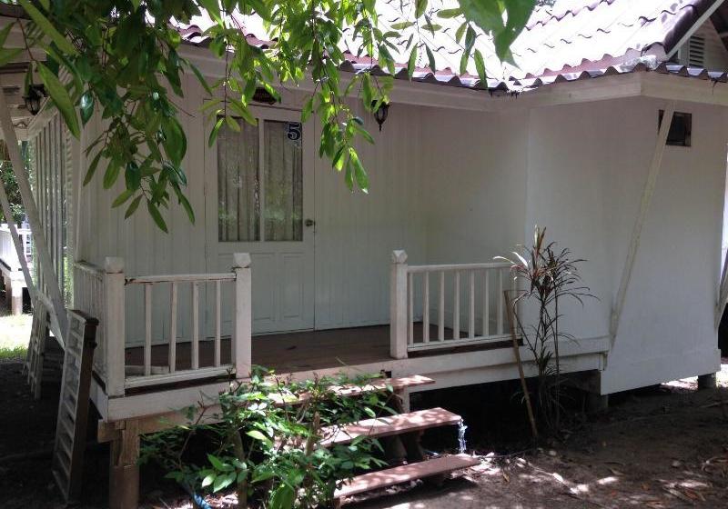 ホテル Young Coconut Garden Home Resort