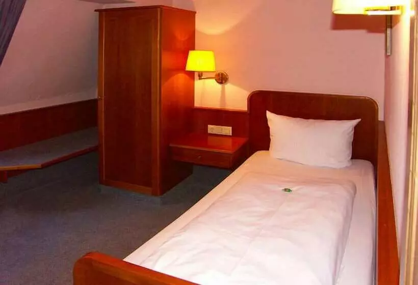 Hotelli Gasthof Goldener Adler
