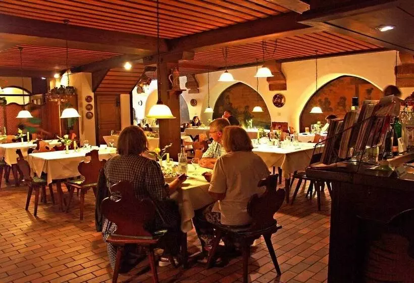 Hotelli Gasthof Goldener Adler