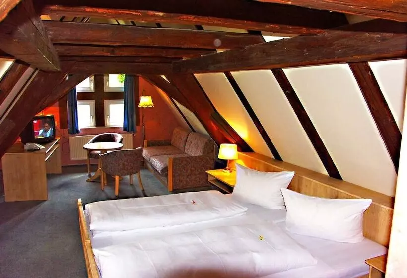 Hotelli Gasthof Goldener Adler