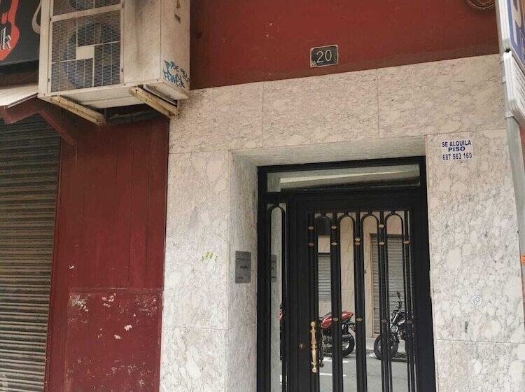 پانسیون Tropic Rooms