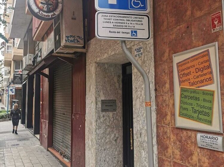 پانسیون Tropic Rooms