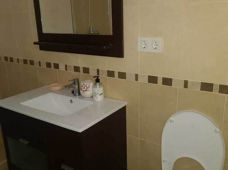 پانسیون Tropic Rooms