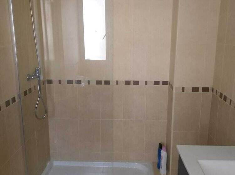 پانسیون Tropic Rooms