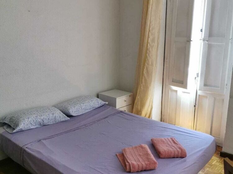 پانسیون Tropic Rooms