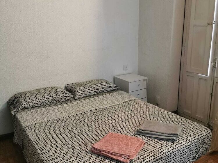 پانسیون Tropic Rooms