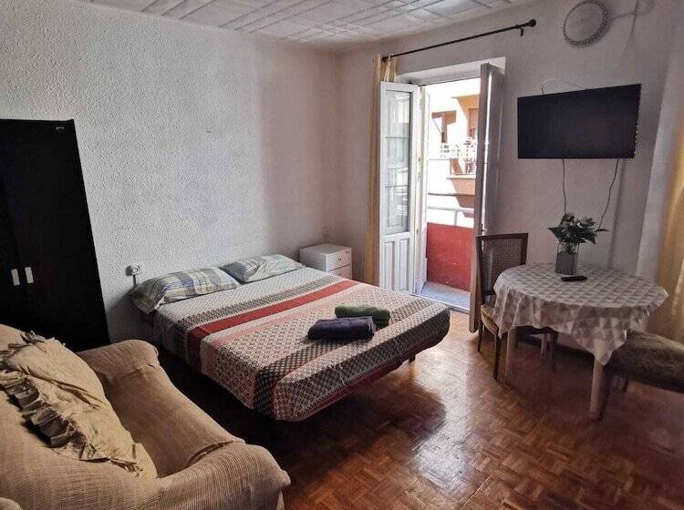 پانسیون Tropic Rooms