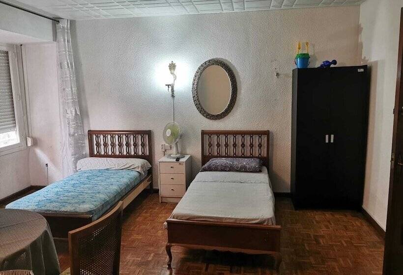 پانسیون Tropic Rooms