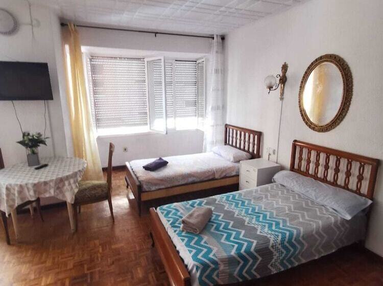 پانسیون Tropic Rooms