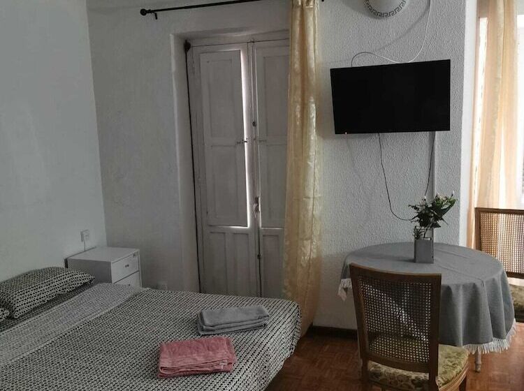 پانسیون Tropic Rooms