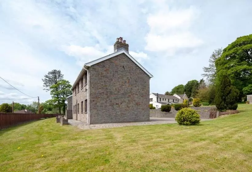 تختخواب و صبحانه Penrhadw Farm