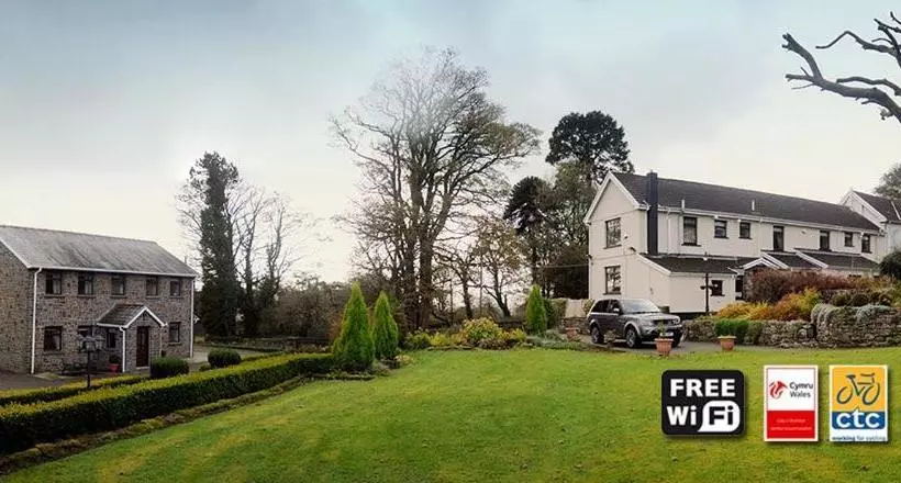 تختخواب و صبحانه Penrhadw Farm