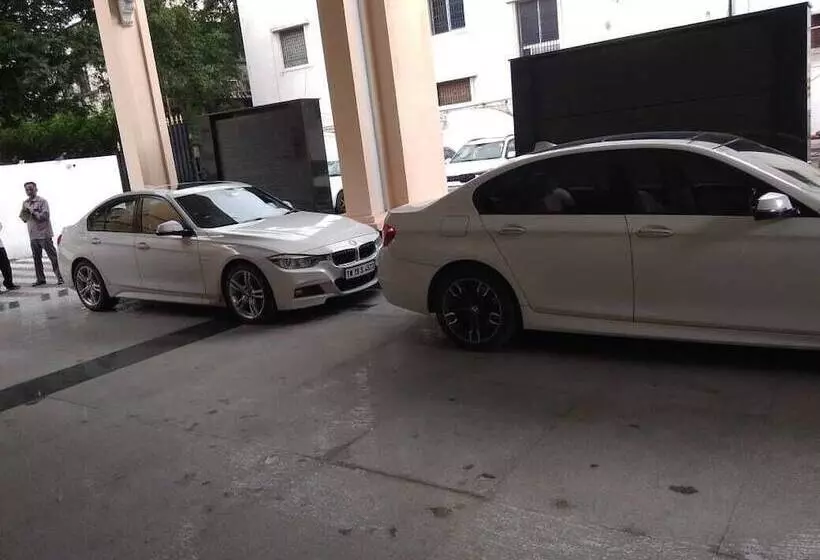 فندق Ambica Empire