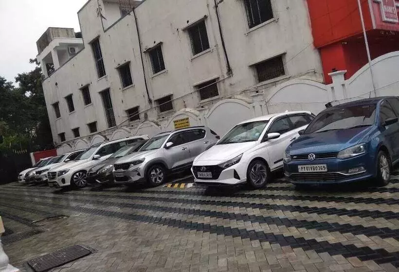 فندق Ambica Empire