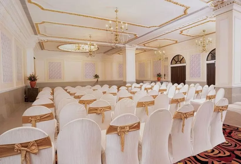 فندق Ambica Empire