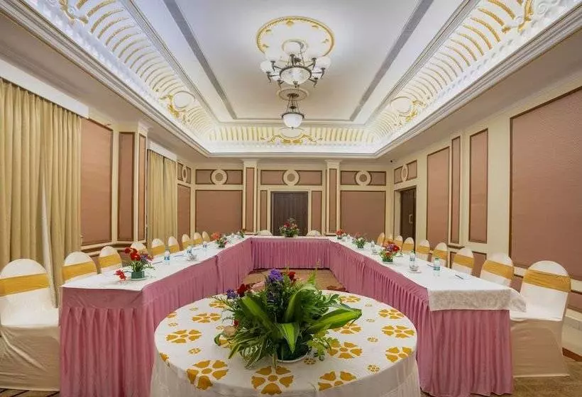 فندق Ambica Empire