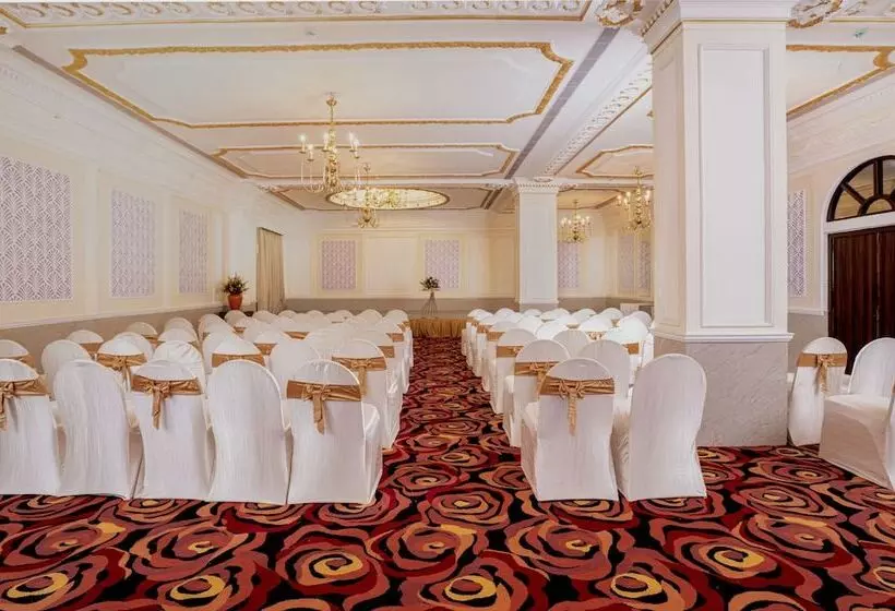 فندق Ambica Empire