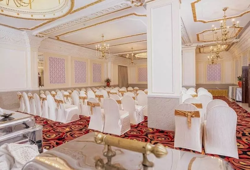 فندق Ambica Empire