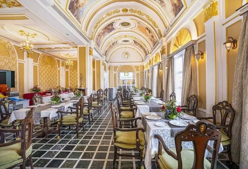 فندق Ambica Empire