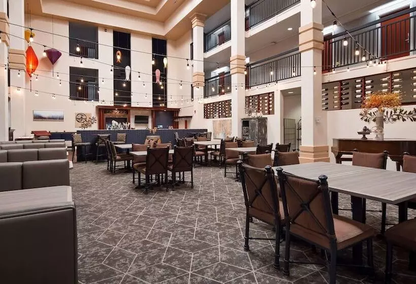 酒店 Best Western Plus Villa Del Lago Inn Patterson