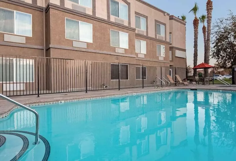 酒店 Best Western Plus Villa Del Lago Inn Patterson