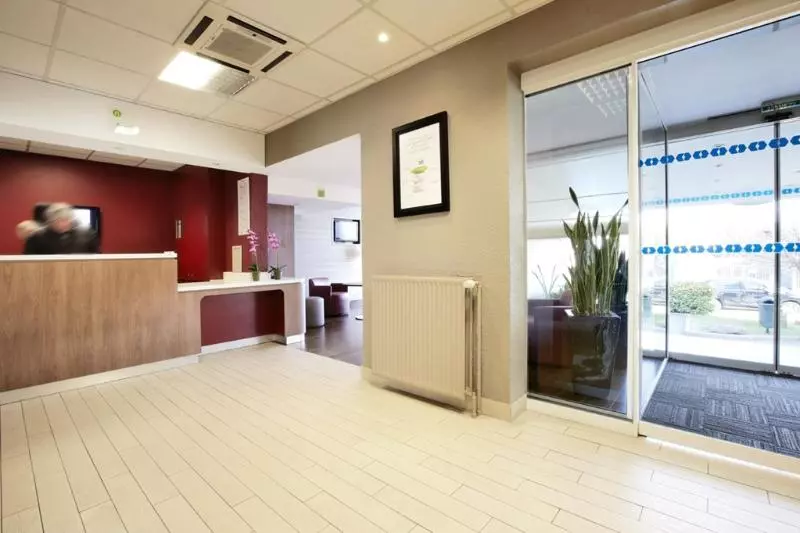 בית מלון כפרי Campanile Creteil Centre