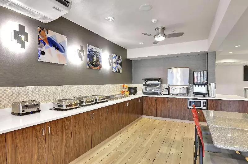 酒店 Executive Residency By Best Western Navigator Inn & Suites