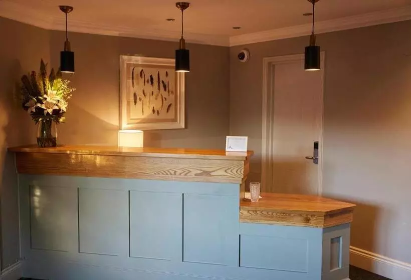 Отель Feathers By Chef & Brewer Collection