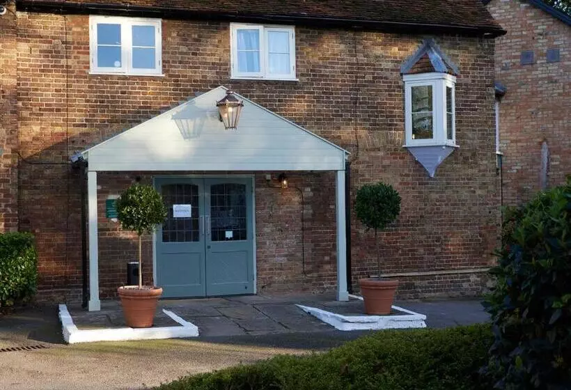 Отель Feathers By Chef & Brewer Collection