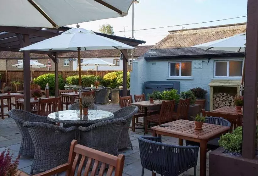 Отель Feathers By Chef & Brewer Collection