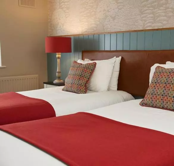 Отель Feathers By Chef & Brewer Collection