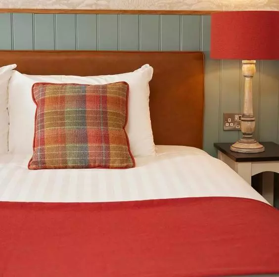 Отель Feathers By Chef & Brewer Collection