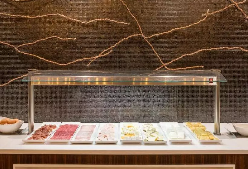 هتل Ilunion Pio XII