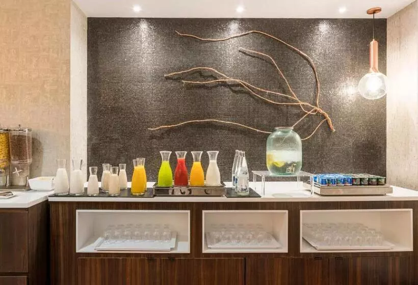 هتل Ilunion Pio XII