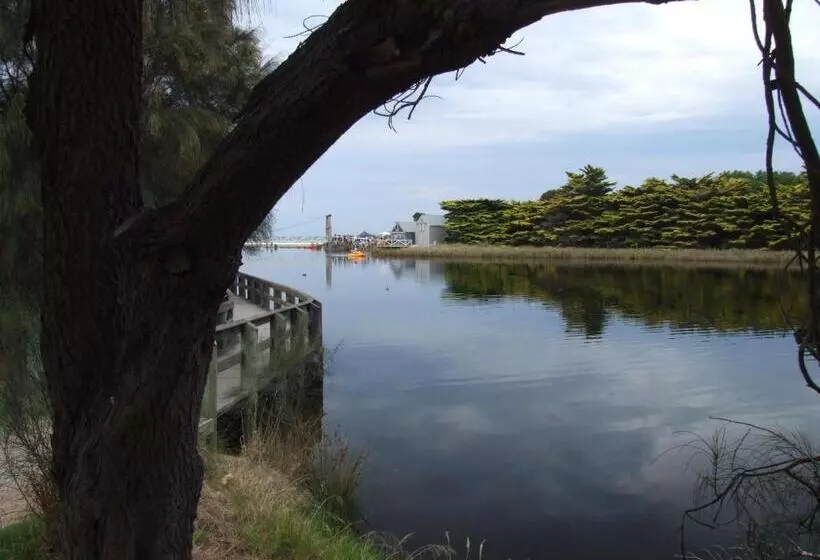 فندق Lorne Coachman Inn