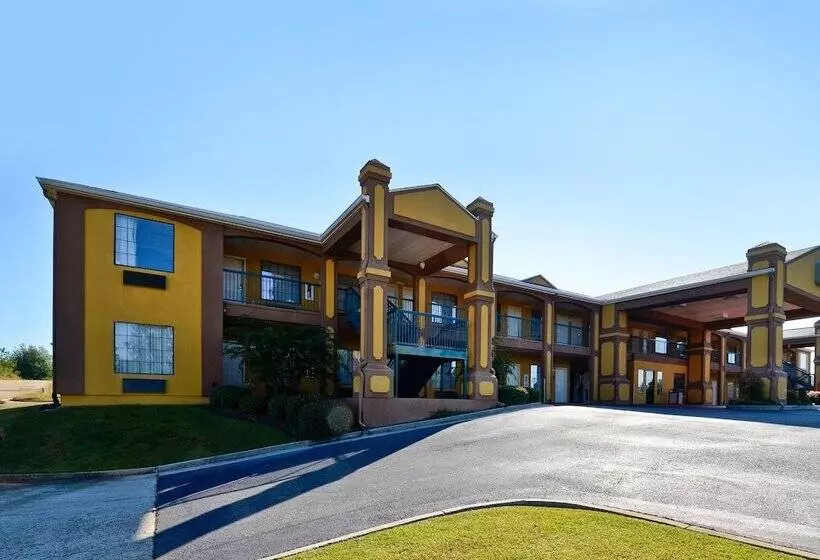 فندق Peach State Inn & Suites