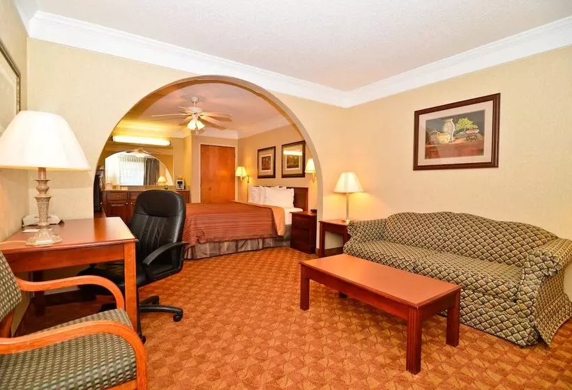 فندق Peach State Inn & Suites