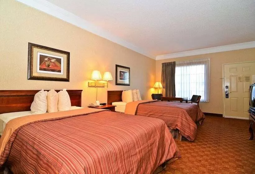 فندق Peach State Inn & Suites