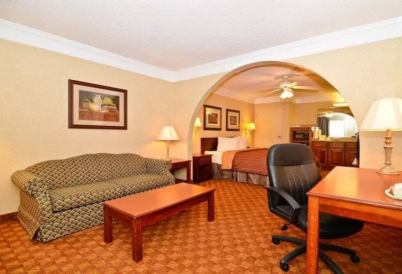 فندق Peach State Inn & Suites