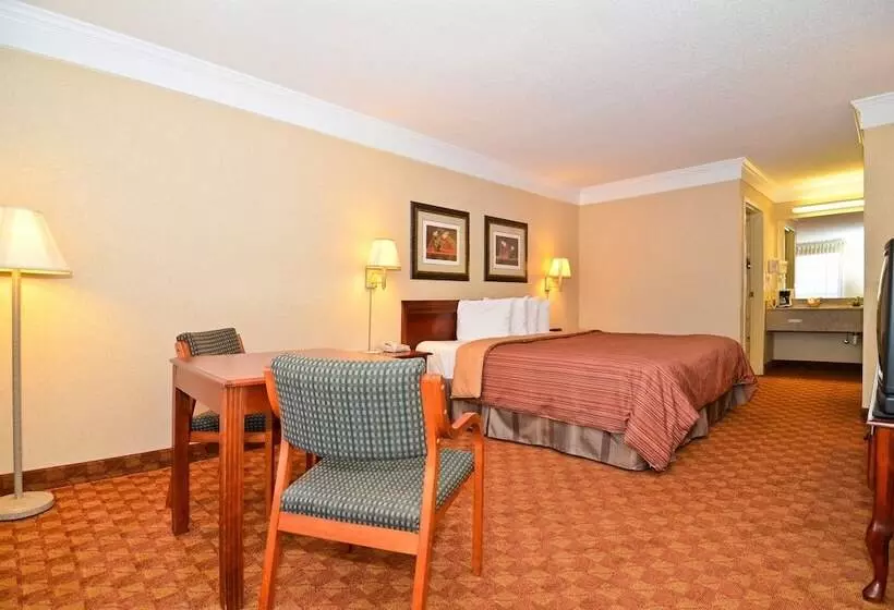 فندق Peach State Inn & Suites