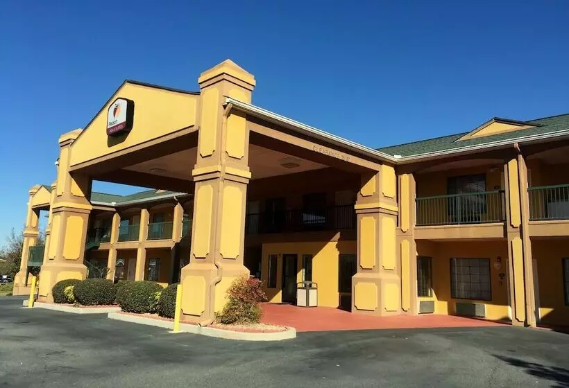 فندق Peach State Inn & Suites