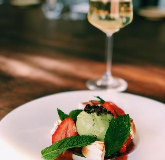 Отель The Inn On The Green