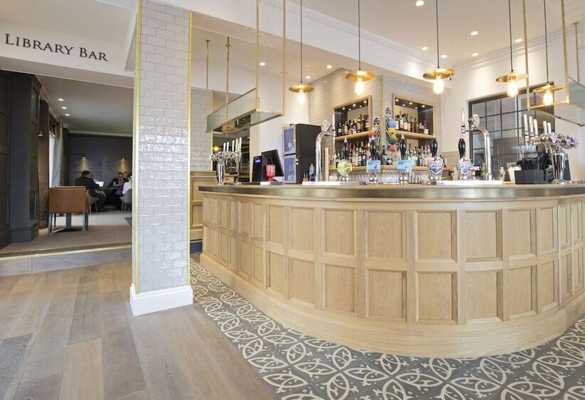 בית מלון כפרי The Royal Wells