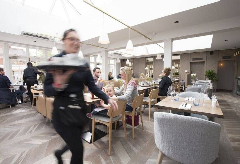 בית מלון כפרי The Royal Wells