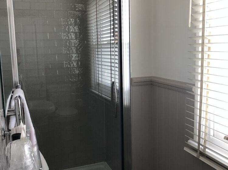 בית מלון כפרי The Royal Wells