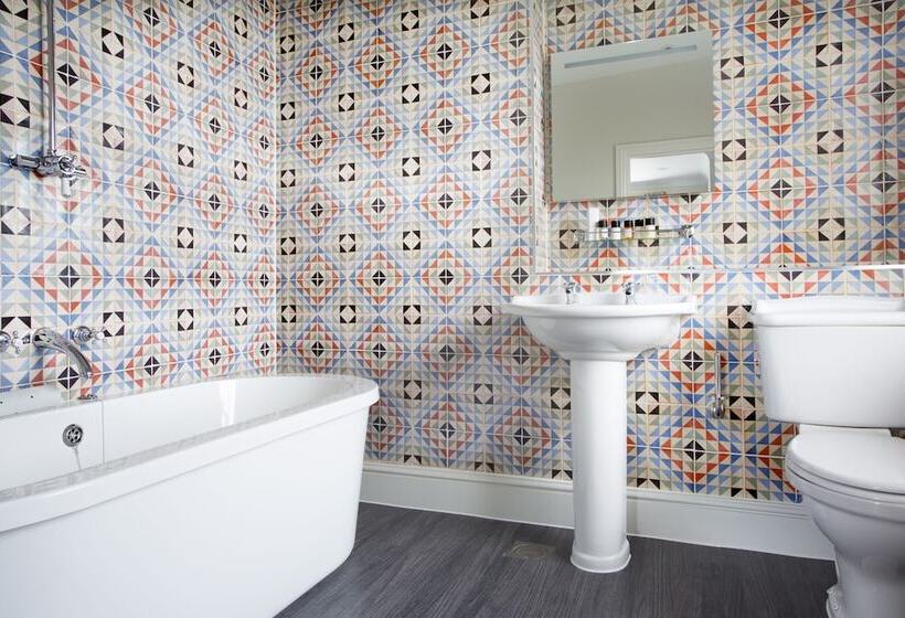 בית מלון כפרי The Royal Wells