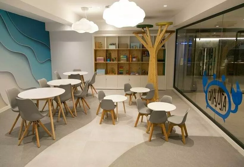 L'Azure Hotel 4* Sup