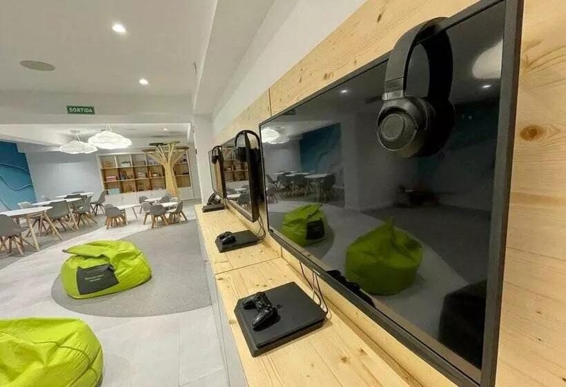 L'Azure Hotel 4* Sup